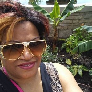 Meet your Posher, Maxine